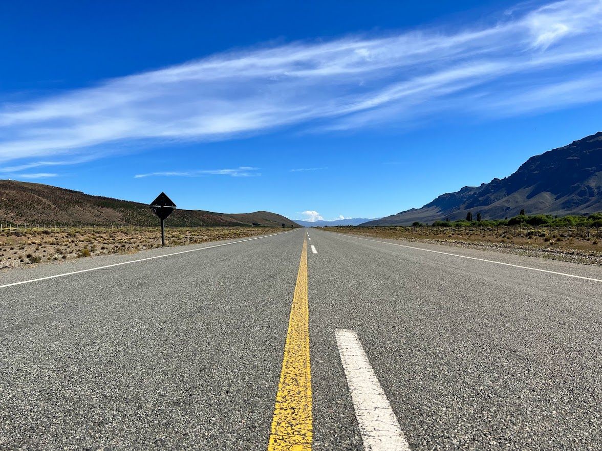 Ruta 40 patagónica — la estepa abierta que conecta la costa con la cordillera
